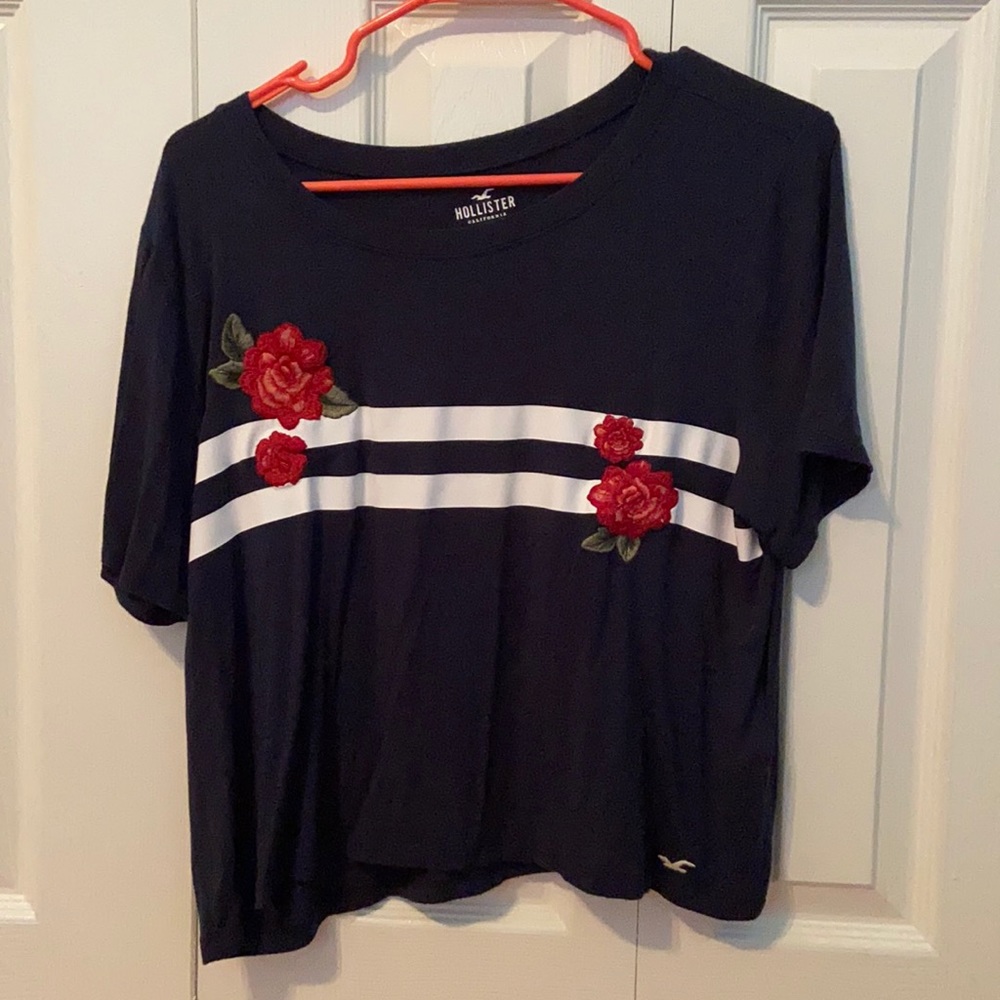 Hollister Women’s Blue with Roses Short-Sleeve Top M